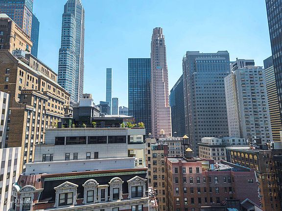 4th image of 230 W 55th St APT 19E