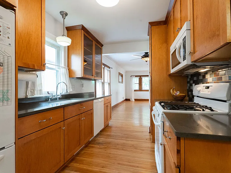 4142 Sheridan Ave N — Photo 7