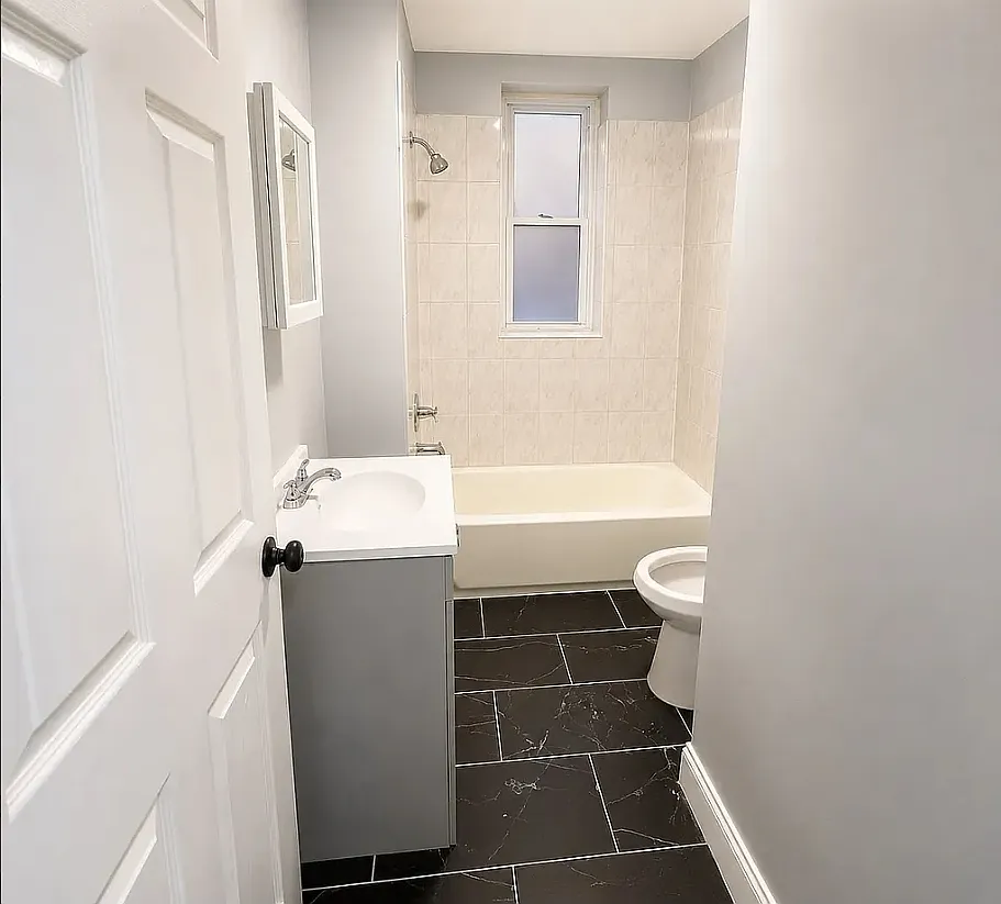 4 bed, 1.5 bath, 1200 sqft, $2,550 — Photo 1