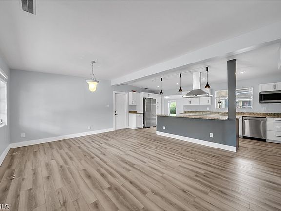 4th image of 14819 Randolph Ct
