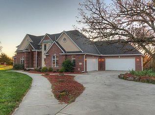 8711 Raven Dr, Louisville, NE 68037