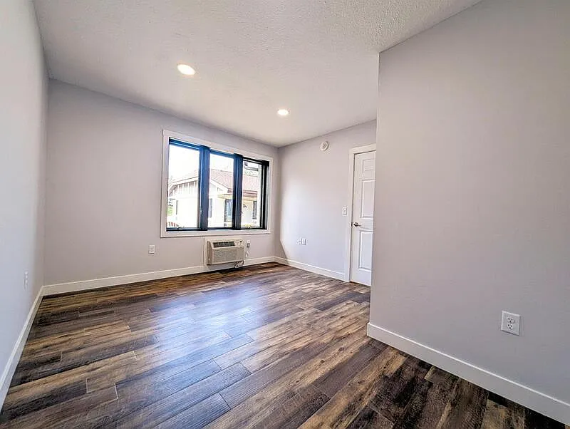 1 bed, 1.0 bath, 496 sqft, $995 — Photo 4