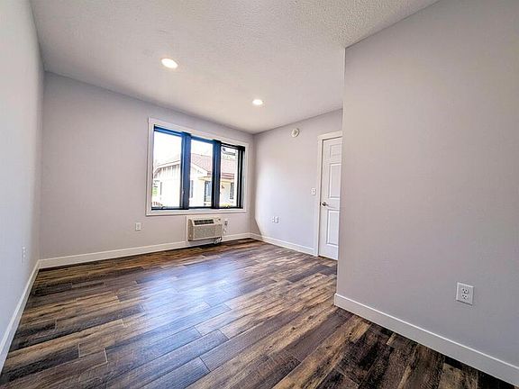 4th image of 413 Jefferson St #21