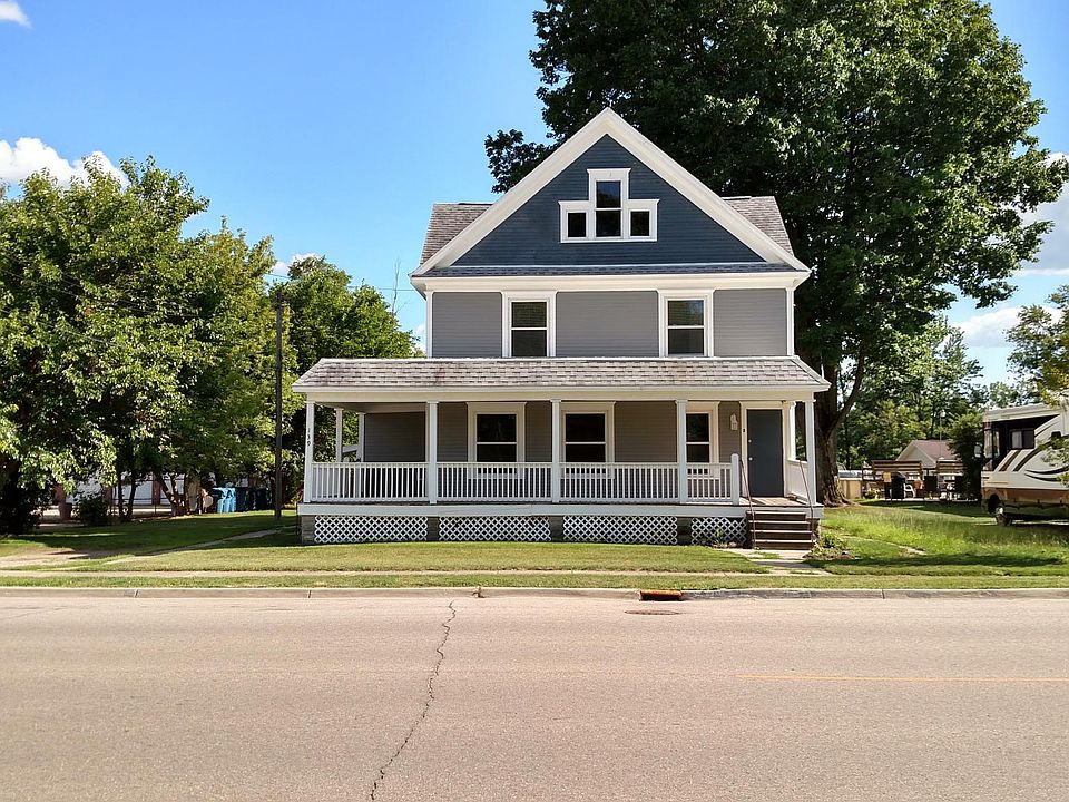Exterior photo. Apartment #3 is on second floor. Entry at ri