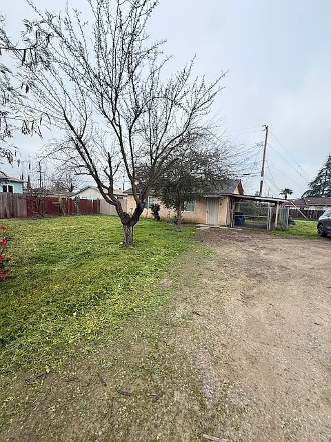 1030 N D St photo 1