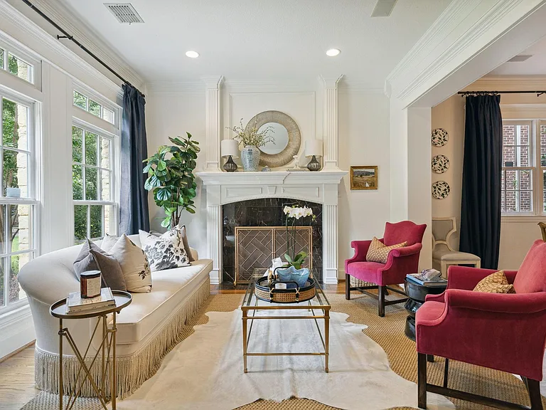 2704 Amherst Ave — Photo 5
