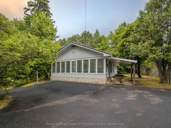 574 Ravenscliffe Rd, Huntsville, ON P1H 1N5