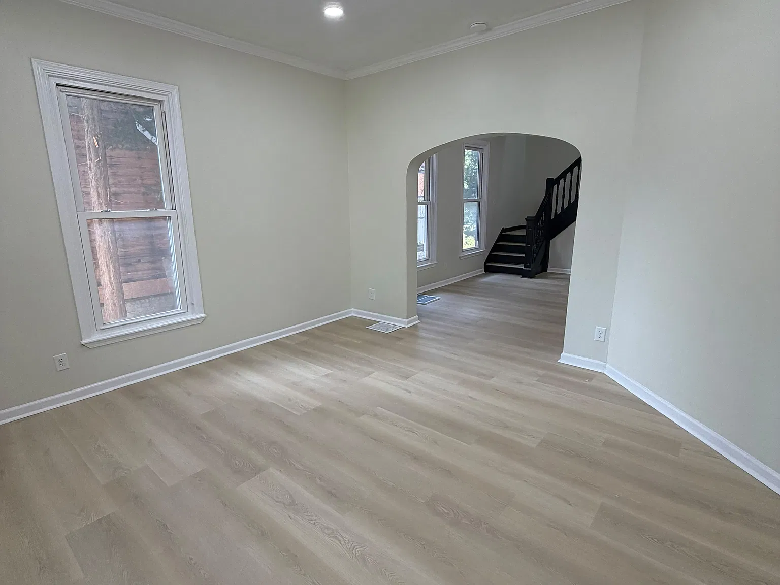 3 bed, 2.5 bath, 1800 sqft, $2,100 — Photo 3