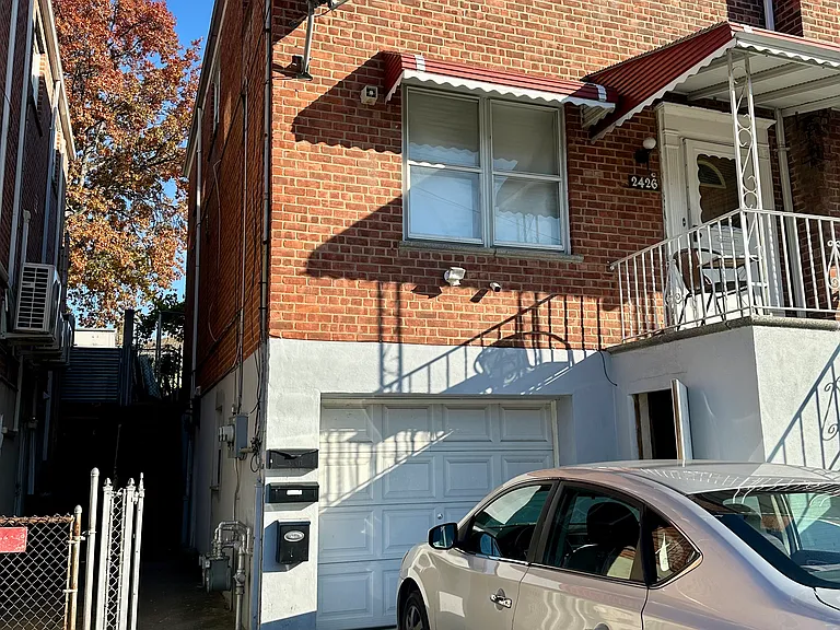 2426 Young Ave #1 — Photo 6