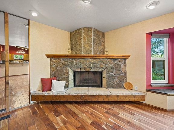 5th image of 379 Explorer Ct APT B