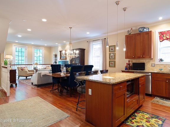 4th image of 853 N Paulina St #1