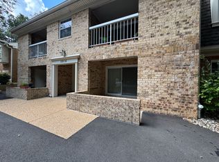 5916 Cove Landing Rd APT 204, Burke, VA 22015
