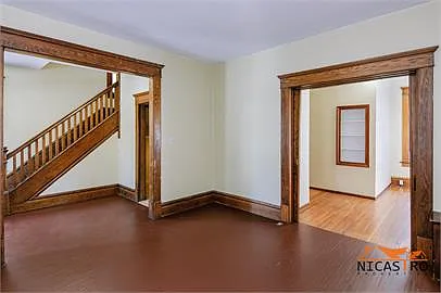 2064 Indianola Ave — Photo 14