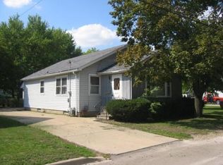 1955 Paul St, Ottawa, IL 61350