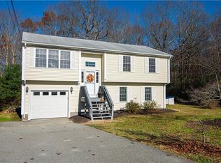 19 Sycamore Dr, Coventry, RI 02816