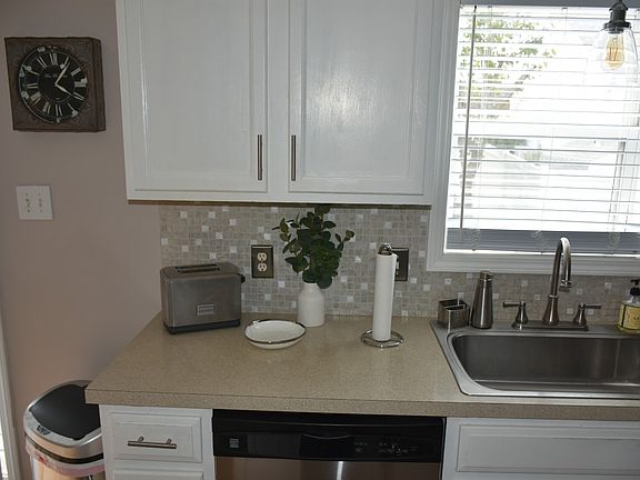 5th image of 108 Mermaid Ln