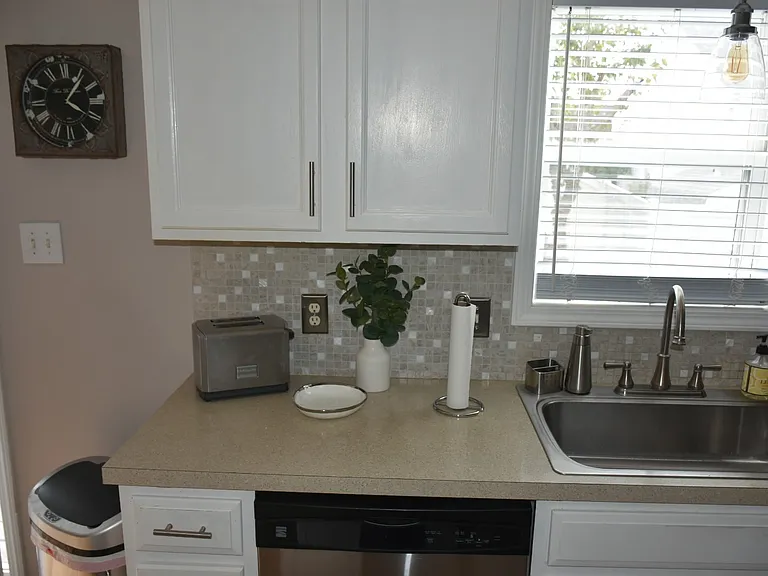 108 Mermaid Ln — Photo 5
