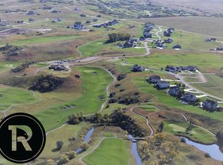 7511 Hawktree Dr, Bismarck, ND 58503