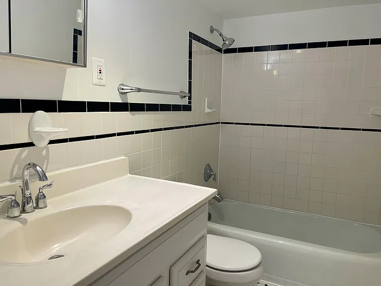 801 N Pitt St #901 — Photo 9