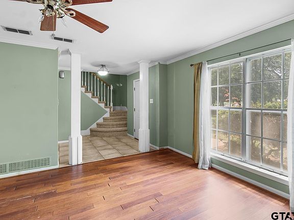 3rd image of 901 Sherwood Ln