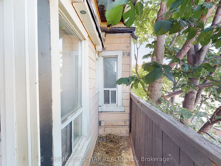 39 Humbert St #2 — Photo 9