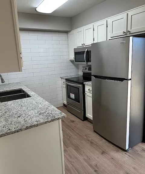704 W 8th Ave #M — Photo 4