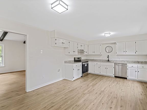 4th image of 2416 Tipperary Dr