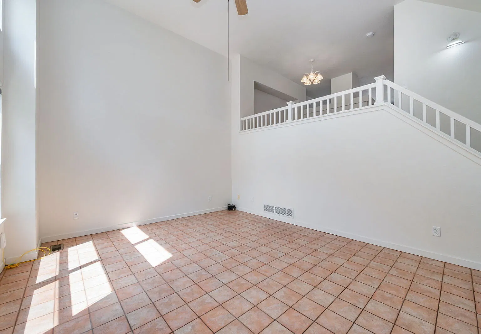 3 bed, 3.0 bath, 2350 sqft, $2,440 — Photo 2