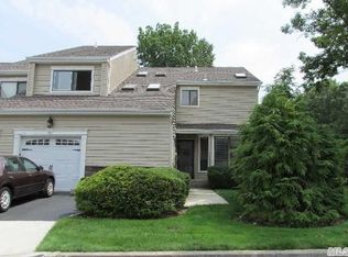 45 Villas Cir, Melville, NY 11747