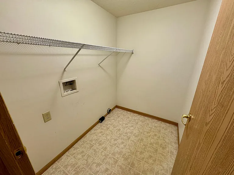 Lakeview Apartments — Photo 19