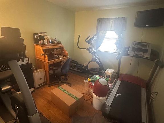 5th image of 105 Locust Dr