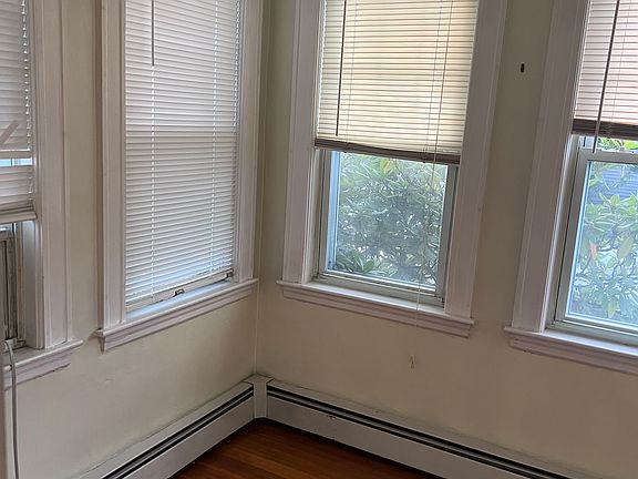 4th image of 36 Lowe St #36