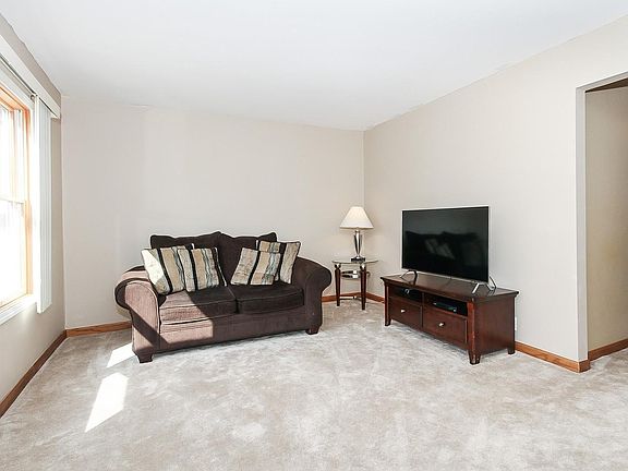 2nd image of 245 W Kennedy Dr
