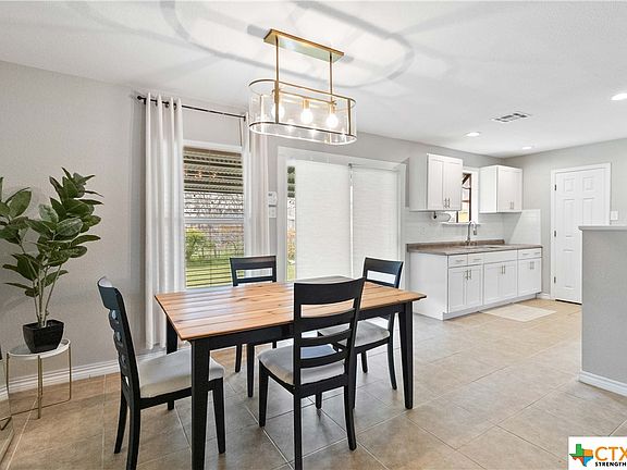 5th image of 307 Hillcrest Dr