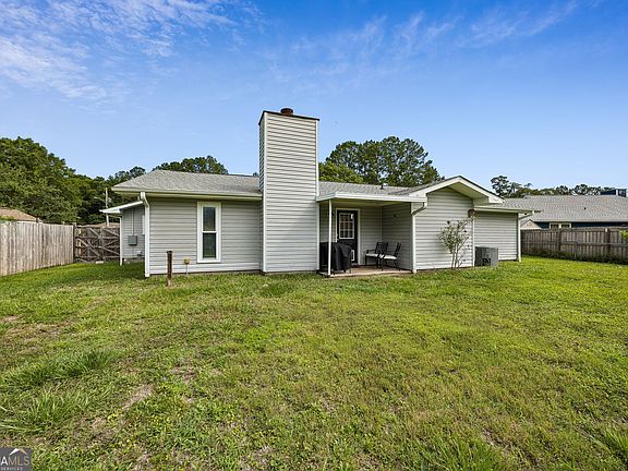 3rd image of 105 Wolfbay Cir