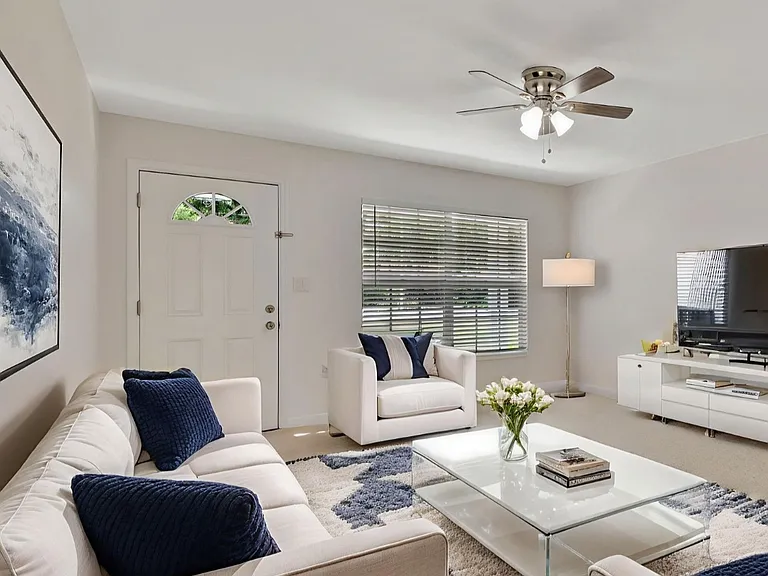 4714 W Vasconia St — Photo 2