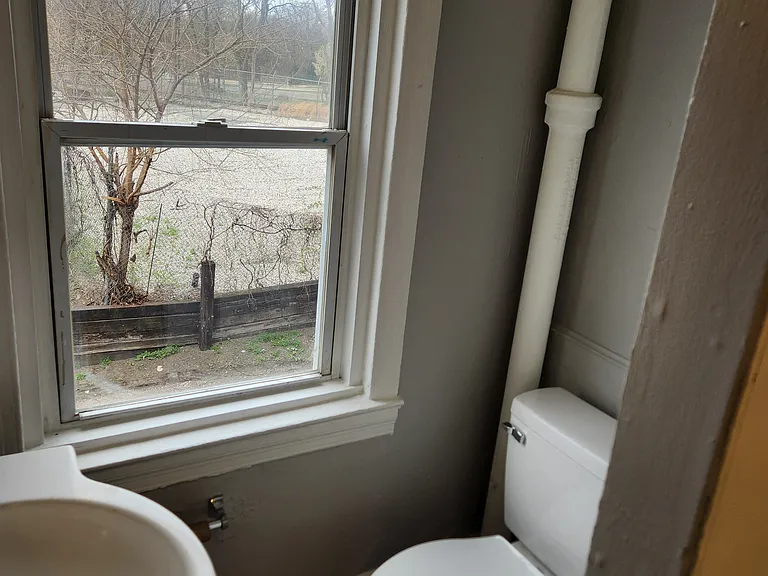 320 Wallace St — Photo 29