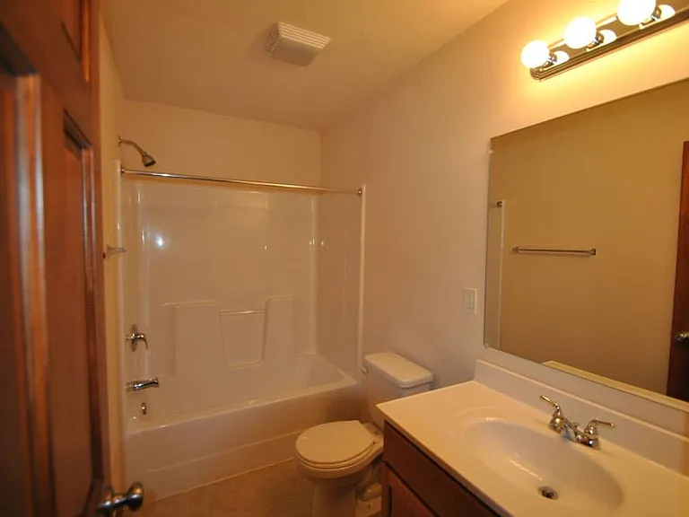 Eagle View Luxury Apartments — Photo 238