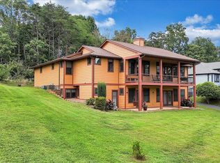 209 Park Shores Cir, Moneta, VA 24121