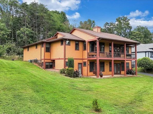 209 Park Shores Cir, Moneta, VA 24121