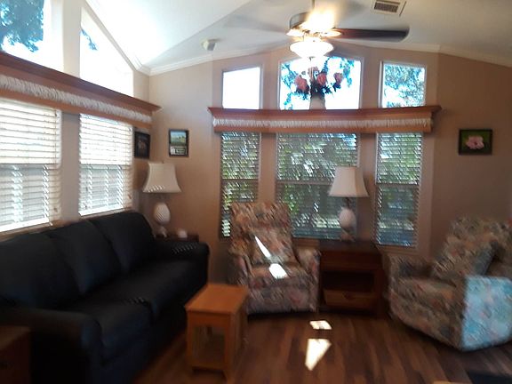 4th image of 209 Broken Woods Blvd