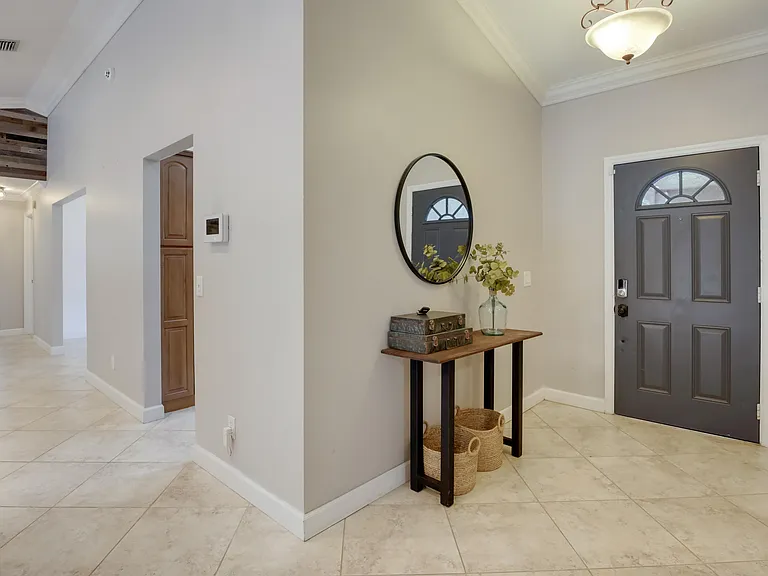 542 Indigo Ave — Photo 3
