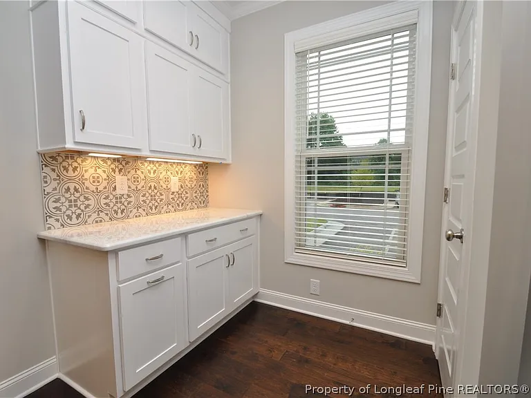 311 Old Grove Ln — Photo 4