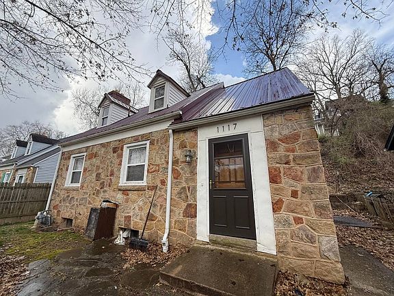 3rd image of 1117 Edgewood Dr