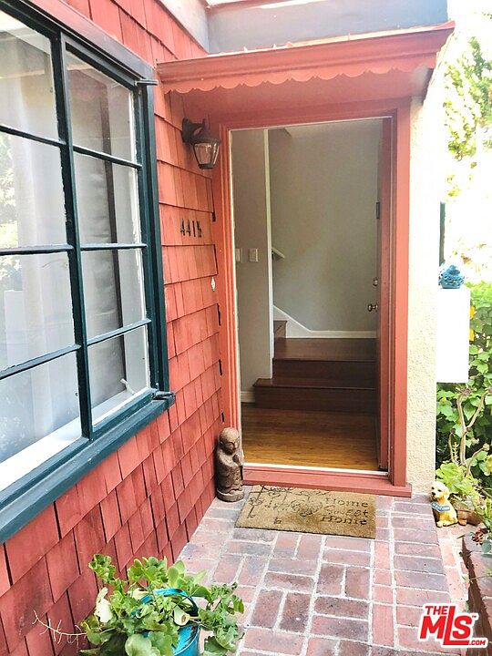 1st image of 441 1/2 S Doheny Dr