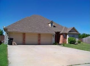 2009 Wimberley Crk, Moore, OK 73160