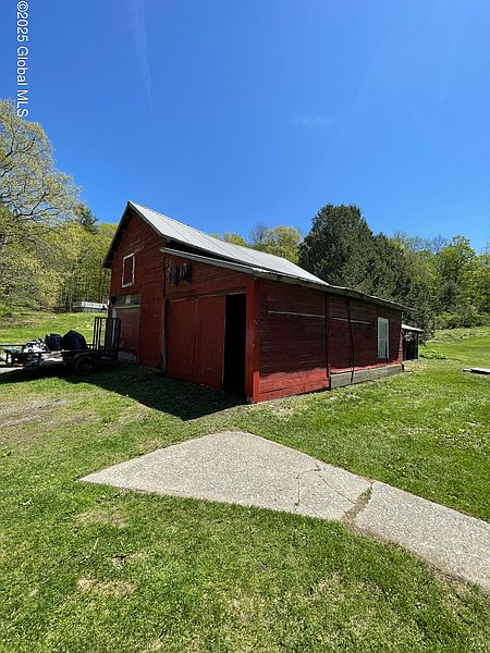 4th image of 1054 Vly Summit