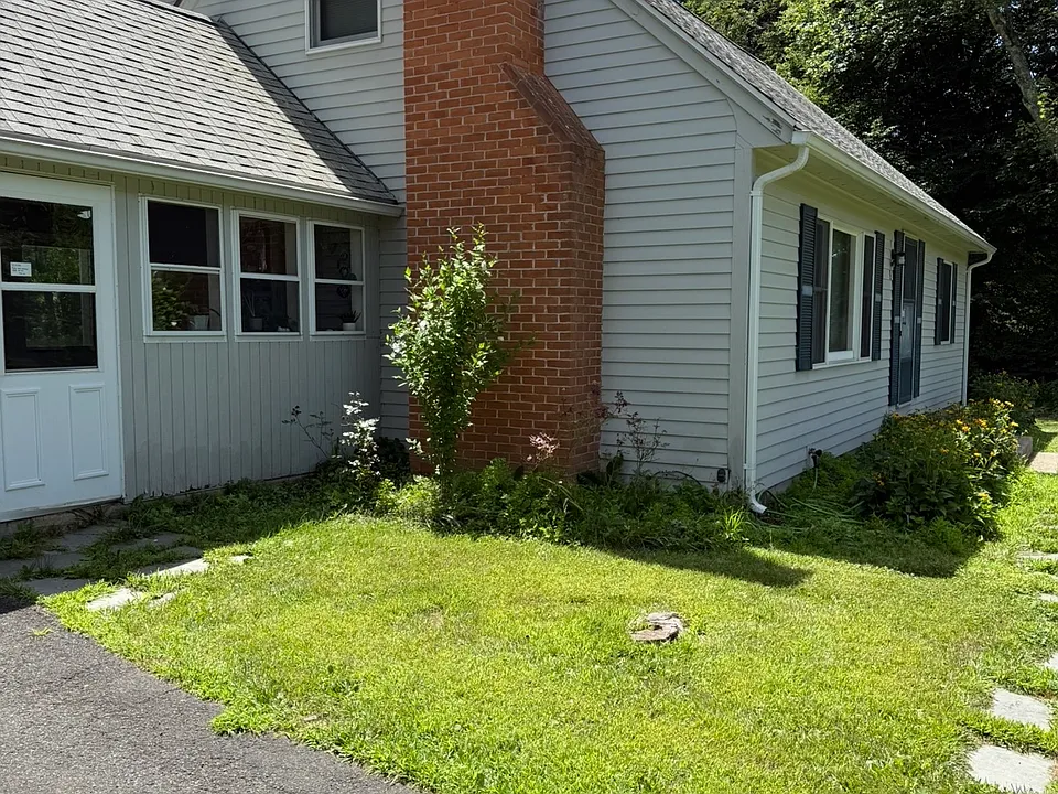 9 Applewood Ln