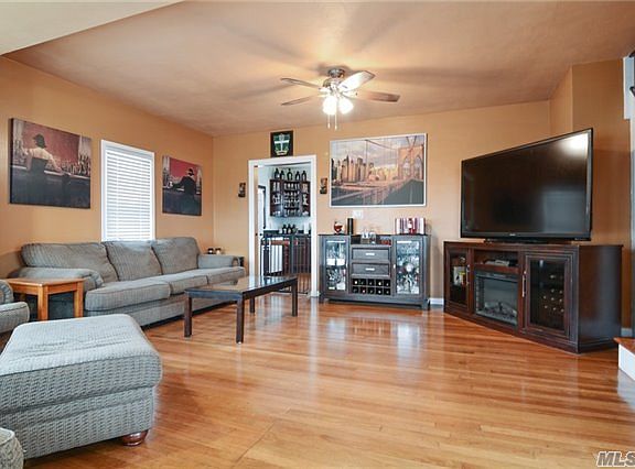2nd image of 2454 Archer St