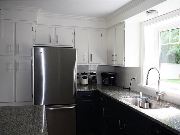 5th image of 9 Briarwood Ln